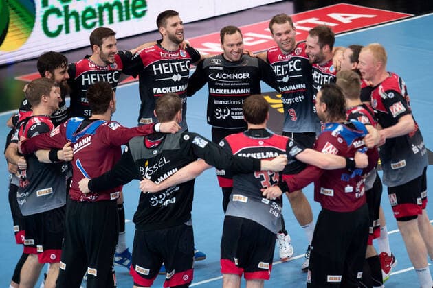 Minden, Germany 15 12 2019 1 Handball Bundesliga 2019 2020 GWD Minden vs. HC Erlangen Final cheers Erlangen Minden North Rhine-Westphalia Germany Kampa Halle