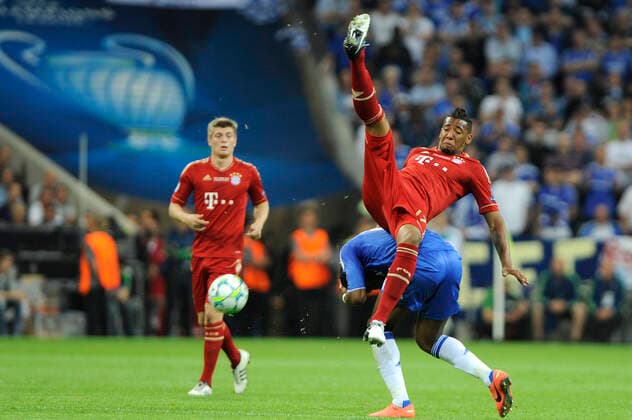 FC Bayern Muenchen meets FC Chelsea in the Champions League Round of 16 against FC Chelsea Archivfoto Jerome BOATENG Bayern Muenchen ,Aktion,Zweikampf,hi li Toni KROOS Bayern Muenchen Football Champions League Final 2012 FC Bayern Muenchen Chelsea FC Saison2011 12,F U S S B A L L A R E N A M U E N C H E N , am 19 05 2012 Â