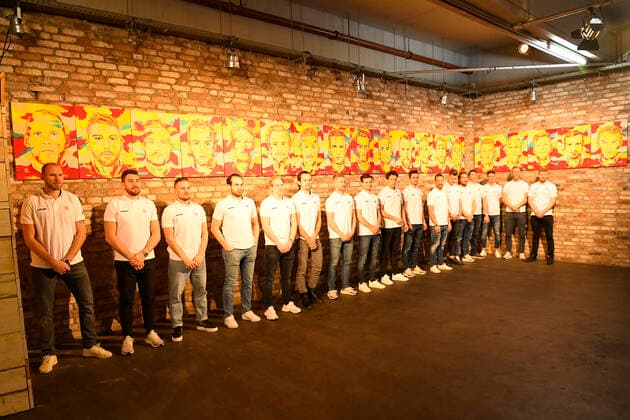 Ice Hockey DEL Exhibition DEG Portraits The professionals of the Düsseldorf EC set up in front of their painted portrait wd