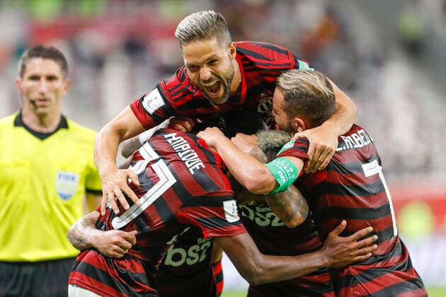 Bilder des Jahres 2019, Sport 12 Dezember Sport Themen der Woche KW51 Sport Bilder des Tages Fußball, FIFA Klub-WM, Flamengo Rio de Janeiro - Al-Hilal Riad Players celebrate after Flamengo scoring a goal during the World Club Cup Semi Final between Flamengo of Brazil and Al Hilal of Saudi Arabia. The game was played at the Khalifa International Stadium in Doha, Qatar on 17 Dec 2019. Flamengo v Al-Hilal, Football, FIFA Club World Cup Semi Final, Doha, Qatar 