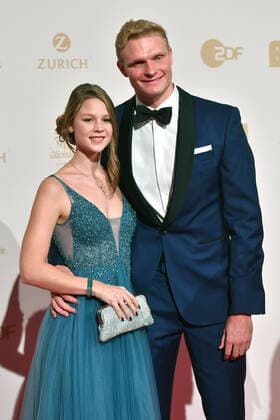 Oliver ZEIDLER (Ruderer), mit Freundin Helen. Roter Teppich,Red Carpet. Proklamation , Gala Sportler des Jahres 2019 am 15.12.2019 im Kurhaus Baden Baden. *** Oliver ZEIDLER Ruderer , with girlfriend Helen Roter Teppich,Red Carpet Proklamation , Gala Athlete of the Year 2019 on 15 12 2019 at the Kurhaus Baden Baden