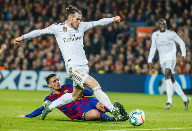Bilder des Jahres 2019, Sport 12 Dezember Sport Themen der Woche KW51 Sport Bilder des Tages Partido de la Liga Santander disputado entre Barcelona y Real Madrid. En la imagen, gol anulado a Bale. League Santander match played between Barcelona and Real Madrid. In this picture, Gale scores a disallowed goal. 
