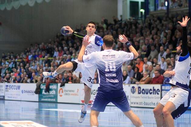2 Bundesliga Handball VfL Luebeck Schwartau TSV Bayer Dormagen 20 12 2019, Hansehalle Luebeck, GER, 2 Bundesliga Handball VfL Luebeck Schwartau TSV Bayer Dormagen in the picture picture picture shows Eloy Morante Maldonado TSV Bayer Dormagen in the jump shot over Martin Waschul VfL Luebeck Schwartau nordphotox xTauchnitz nph00059
