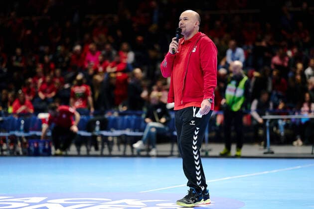 Volker Mudrow Coach MTV Braunschweig welcomes the spectators record game MTV Braunschweig MTV Vorsfelde record game MTV Braunschweig MTV Vorsfelde, Handball, Oberliga, Season 2019 2020, 20 12 2019 Braunschweig Copyright: xDanielxReinelt xEibner-Pressefotox EP_drt