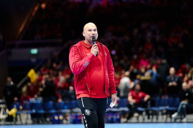Volker Mudrow Coach MTV Braunschweig welcomes the spectators record game MTV Braunschweig MTV Vorsfelde record game MTV Braunschweig MTV Vorsfelde, Handball, Oberliga, Season 2019 2020, 20 12 2019 Braunschweig Copyright: xDanielxReinelt xEibner-Pressefotox EP_drt