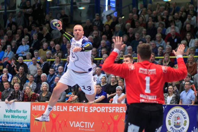 2 Bundesliga Handball VfL Luebeck Schwartau TSV Bayer Dormagen 20 12 2019, Hansehalle Luebeck, GER, 2 Bundesliga Handball VfL Luebeck Schwartau TSV Bayer Dormagen in the picture picture picture shows Carl Löfström Loefstroem TSV Bayer Dormagen in the jump shot on goal by goalkeeper Marino Mallwitz VfL Luebeck Schwartau nordphotox xEngler nph00076