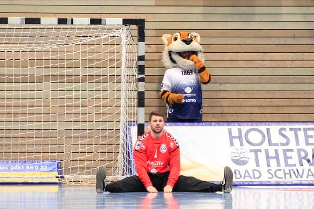 2 Bundesliga Handball VfL Luebeck Schwartau TSV Bayer Dormagen 20 12 2019, Hansehalle Luebeck, GER, 2 Bundesliga Handball VfL Luebeck Schwartau TSV Bayer Dormagen in the picture picture picture shows goalkeeper Marino Mallwitz VfL Luebeck Schwartau is stunned nordphotox xTauchnitz nph00059