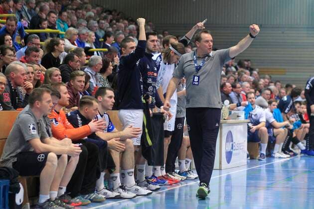 2 Bundesliga Handball VfL Luebeck Schwartau TSV Bayer Dormagen 20 12 2019, Hansehalle Luebeck, GER, 2 Bundesliga Handball VfL Luebeck Schwartau TSV Bayer Dormagen in the picture picture picture shows Coach Dusan Bilanovic TSV Bayer Dormagen cheers with raised fist nordphotox xTauchnitz nph00059