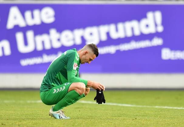 Bilder des Jahres 2019, Sport 12 Dezember Sport Themen der Woche KW51 21.12.2019 - Fussball - Saison 2019 2020 - 2. Fussball - Bundesliga - 18. Spieltag: FC Erzgebirge Aue ( Wismut FCE ) - SpVgg Greuther Fürth ( Kleeblatt ) - MeZi - DFL REGULATIONS PROHIBIT ANY USE OF PHOTOGRAPHS AS IMAGE SEQUENCES AND OR QUASI-VIDEO - Branimir Hrgota (17, SpVgg Greuther Fürth ) enttäuscht Enttäuschungna *** 21 12 2019 Football Season 2019 2020 2 Football Bundesliga 18 Matchday FC Erzgebirge Aue Wismut FCE SpVgg Greuther Fürth Cloverleaf MeZi DFL REGULATIONS PROHIBIT ANY USE OF PHOTOGRAPHS AS IMAGE SEQUENCES AND OR QUASI VIDEO Branimir Hrgota 17, SpVgg Greuther Fürth disappointed disappointmentna