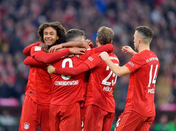 Bilder des Jahres 2019, Sport 12 Dezember Sport Themen der Woche KW51 Sport Bilder des Tages 21.12.2019, Fussball 1. Bundesliga 2019 2020, 17.Spieltag, FC Bayern München - VfL Wolfsburg, in der Allianz-Arena München. Joshua Zirkzee (Bayern München) jubelt mit den anderen beim 2:0 ***DFL and DFB regulations prohibit any use of photographs as image sequences and or quasi-video.*** *** 21 12 2019, Football 1 Bundesliga 2019 2020, 17 Matchday, FC Bayern Munich VfL Wolfsburg, in the Allianz Arena Munich Joshua Zirkzee Bayern Munich cheers with the others at 2 0 DFL and DFB regulations prohibit any use of photographs as image sequences and or quasi video