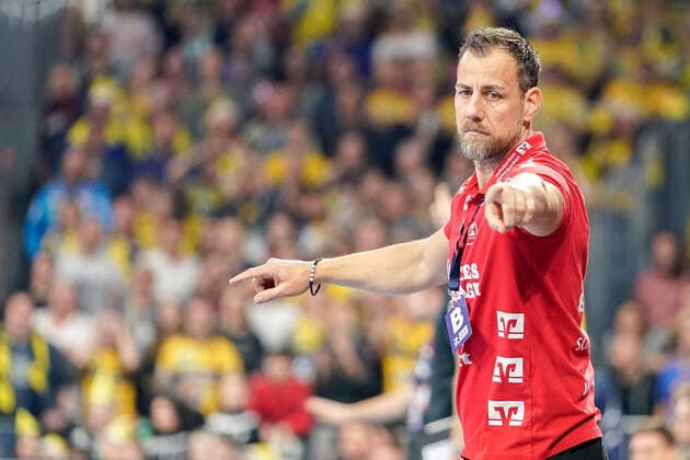 Maik Machulla Trainer, Head Coach, Flensburg, gives instructions, gesticulate, gesticulate with the arms, gives instructions, gesticulate, single picture, action, action, 21 12 2019, Mannheim Germany, Handball, Bundesliga, Rhein Neckar Löwen SG Flensburg Handewitt xozx