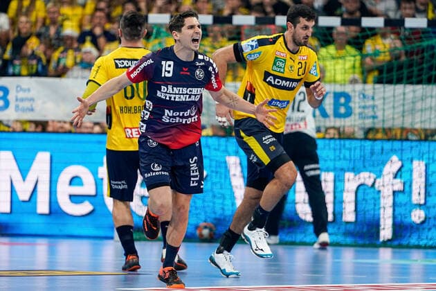 Goalscorer Marius Steinhauser Flensburg, 19 , cheers for the goal to 0 1, cheers, goal celebration, celebrating the goal, goal, celebration, cheers for the goal, optimistic, game scene, highlight, single picture, action, action, 21 12 2019, Mannheim Germany , Handball, Bundesliga, Rhein Neckar Löwen SG Flensburg Handewitt xozx