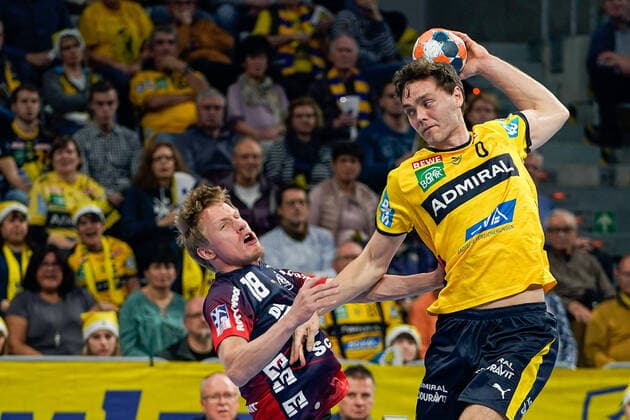 From left to right Magnus Jöndal Flensburg, 18 , Niclas Kirkelokke Kirkelökke, RNL, 6 , Duel, duel, tackle, tackling, dynamics, action, action, 21 12 2019, Mannheim Germany , Handball, Bundesliga, Rhein Neckar Löwen SG Flensburg Handewitt xozx