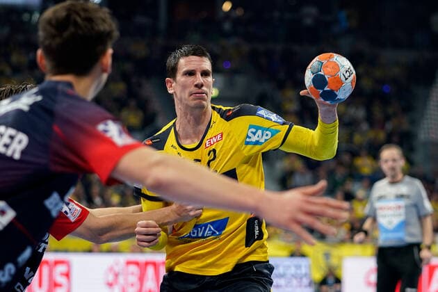Andre Schmid Andy Schmid, RNL, 2 , on the ball, single picture, action, action, 21 12 2019, Mannheim Germany , Handball, Bundesliga, Rhein Neckar Löwen SG Flensburg Handewitt xozx