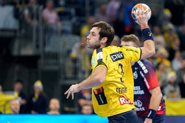 Uwe Gensheimer RNL, 3 , Single, Seven-meter, 7 meter, Penalty throw, Game scene, Action, Action, 21 12 2019, Mannheim Germany , Handball, Bundesliga, Rhein Neckar Löwen SG Flensburg Handewitt xozx