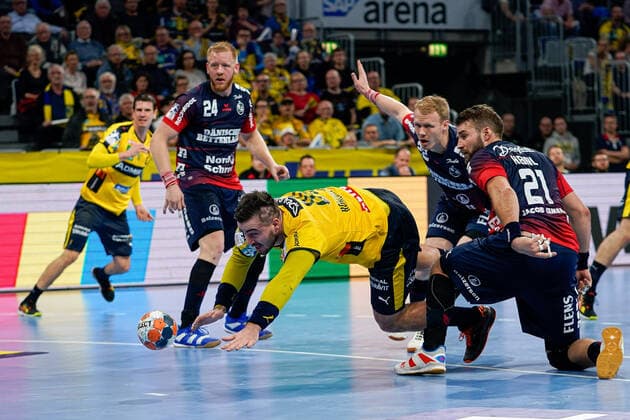 from left Jannik Kohlbacher RNL, 80 , Anders Zachariassen Flensburg, 22 , Jacob Heinl Flensburg, 21 , Duel, duel, tackle, tackling, dynamics, action, action, 21 12 2019, Mannheim Germany , Handball, Bundesliga, Rhein Neckar Löwen SG Flensburg Handewitt xozx