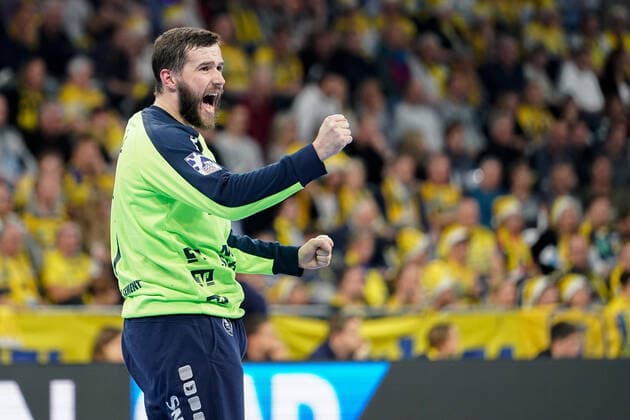 Benjamin Buric Goalkeeper, Flensburg, 1 , cheers for a goal, cheers, goal celebration, celebrating the goal, celebration, cheering for the goal, optimistic, game scene, highlight, single picture, action, action, single picture, 21 12 2019, Mannheim Germany , Handball, Bundesliga, Rhein Neckar Löwen SG Flensburg Handewitt xozx