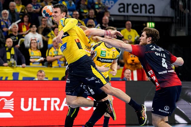 from left Jim Gottfridsson Flensburg, 24 , Andre Schmid Andy Schmid, RNL, 2 , Johannes Golla Flensburg, 4 , Duel, duel, tackle, tackling, dynamics, action, action, 21 12 2019, Mannheim Germany , Handball, Bundesliga, Rhein Neckar Löwen SG Flensburg Handewitt xozx
