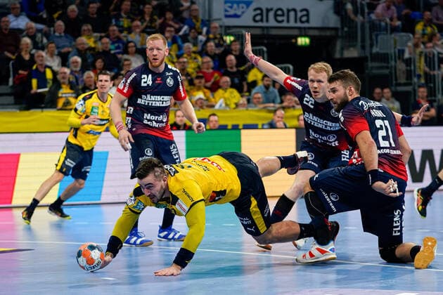 from left Jannik Kohlbacher RNL, 80 , Anders Zachariassen Flensburg, 22 , Jacob Heinl Flensburg, 21 , Duel, duel, tackle, tackling, dynamics, action, action, 21 12 2019, Mannheim Germany , Handball, Bundesliga, Rhein Neckar Löwen SG Flensburg Handewitt xozx