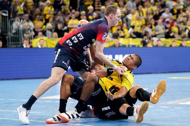 from left Holger Glandorf Flensburg, 9 , Mads Mensah Larsen RNL, 22 , Jacob Heinl Flensburg, 21, undercover, duel, duel, tackle, tackling, dynamics, action, action, 21 12 2019, Mannheim Germany , Handball, Bundesliga, Rhein Neckar Löwen SG Flensburg Handewitt xozx