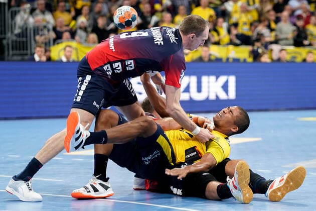 from left Holger Glandorf Flensburg, 9 , Mads Mensah Larsen RNL, 22 , Jacob Heinl Flensburg, 21, undercover, duel, duel, tackle, tackling, dynamics, action, action, 21 12 2019, Mannheim Germany , Handball, Bundesliga, Rhein Neckar Löwen SG Flensburg Handewitt xozx