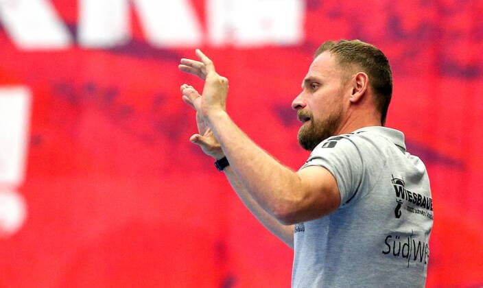 21 12 2019, Germany, Bietigheim, Handball 2 Bundesliga Men Season 2019 2020 SG BBM Bietigheim vs TV 05 07 Hüttenberg Coach Hannes Jon Jonsson