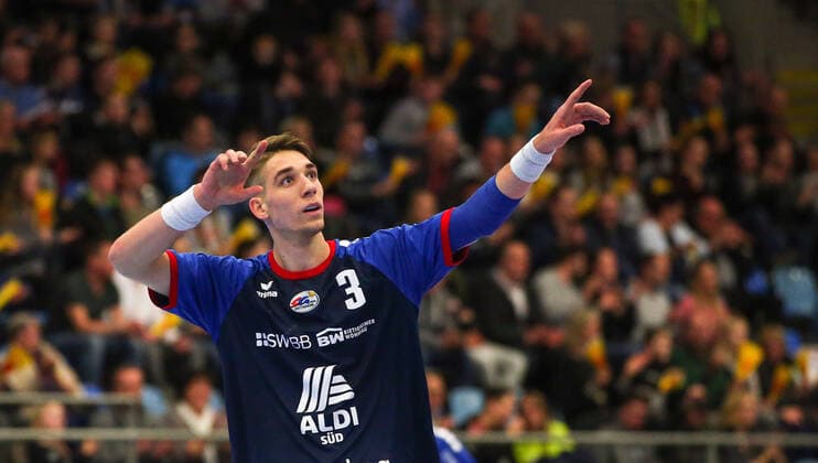 21 12 2019, Germany, Bietigheim, Handball 2 Bundesliga Men Season 2019 2020 SG BBM Bietigheim vs TV 05 07 Hüttenberg Nikola Vlahovic BBM cheers, cheers