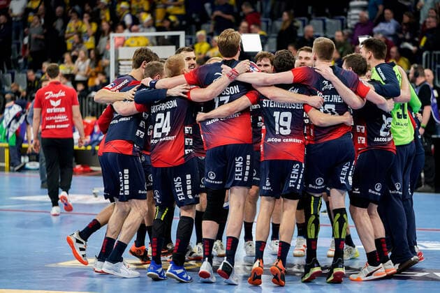 Bilder des Jahres 2019, Sport 12 Dezember Sport Themen der Woche KW51 Spieler der SG Flensburg-Handewitt, Jubel nach dem Schlusspfiff, Sieg, Sieger, Gewinner, jubelt, jubeln, Freude, optimistisch, Highlight, Action, Aktion, 21.12.2019, Mannheim (Deutschland), Handball, Bundesliga, Rhein-Neckar Löwen - SG Flensburg-Handewitt *** Players of the SG Flensburg Handewitt, cheering after the final whistle, victory, winner, winner, cheers, cheers, joy, optimistic, highlight, action, action, 21 12 2019, Mannheim Germany , Handball, Bundesliga, Rhein Neckar Löwen SG Flensburg Handewitt xozx