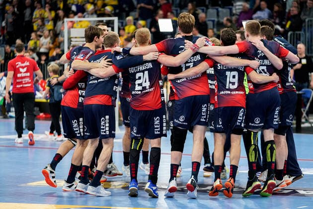 Players of the SG Flensburg Handewitt, cheering after the final whistle, victory, winner, winner, cheers, cheers, joy, optimistic, highlight, action, action, 21 12 2019, Mannheim Germany , Handball, Bundesliga, Rhein Neckar Löwen SG Flensburg Handewitt xozx