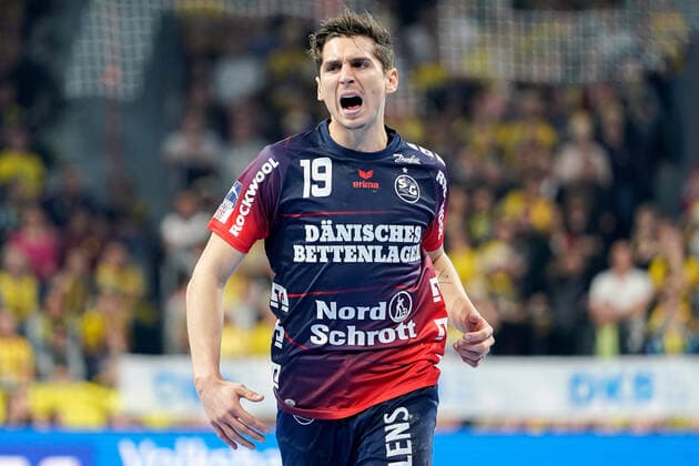 Goalscorer Marius Steinhauser Flensburg, 19 , cheers for a goal, cheers, goal celebration, goal scorer, celebrate the goal, goal, celebration, cheers for the goal, optimistic, game scene, highlight, single picture, action, action, 21 12 2019, Mannheim Germany , Handball, Bundesliga, Rhein Neckar Löwen SG Flensburg Handewitt xozx