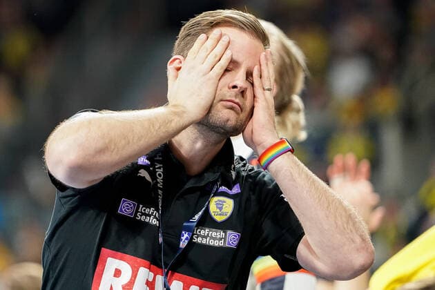 Bilder des Jahres 2019, Sport 12 Dezember Sport Themen der Woche KW51 Sport Bilder des Tages Kristjan Andresson (Trainer, Cheftrainer, RNL) kann es nicht fassen, Einzelbild, Aktion, Action, enttäuscht schauend, Enttäuschung, Frustration, disappointed, pessimistisch, 21.12.2019, Mannheim (Deutschland), Handball, Bundesliga, Rhein-Neckar Löwen - SG Flensburg-Handewitt *** Kristjan Andresson Coach, Head Coach, RNL cant believe it, single frame, action, action, looking disappointed, disappointment, frustration, disappointed, pessimistic, 21 12 2019, Mannheim Germany , Handball, Bundesliga, Rhein Neckar Löwen SG Flensburg Handewitt xozx