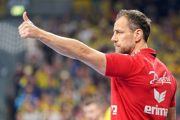 Maik Machulla Coach, Head Coach, Flensburg, with thumbs up, gesture, gestures, confident, optimistic, single, action, action, 21 12 2019, Mannheim Germany, Handball, Bundesliga, Rhein Neckar Löwen SG Flensburg Handewitt xozx