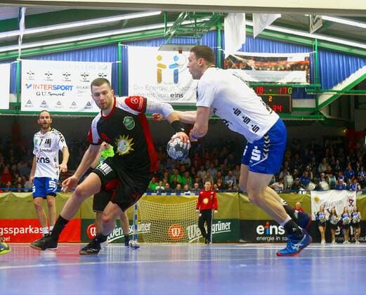 Dominik Ebner Lübbecke , right Kevin Roch Aue Handball 2 Liga 2019 20 EHV Aue TuS N Lübbecke 26 26 am 21 12 2019 EHV Aue TuS N Lübbecke