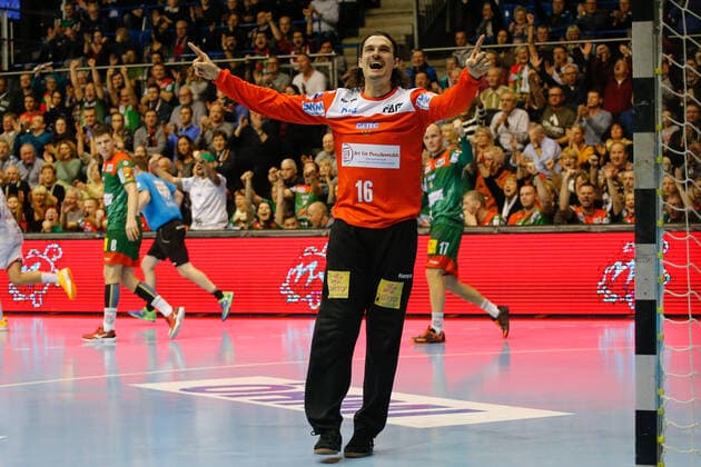 22 12 2019, xtgx, handball Liqui Moly HBL, SC Magdeburg MT Melsungen emspor, v l Jannick Green Krejberg Magdeburg, 16 Cheering for ball held, defended, held, goalkeeper GETEC Arena
