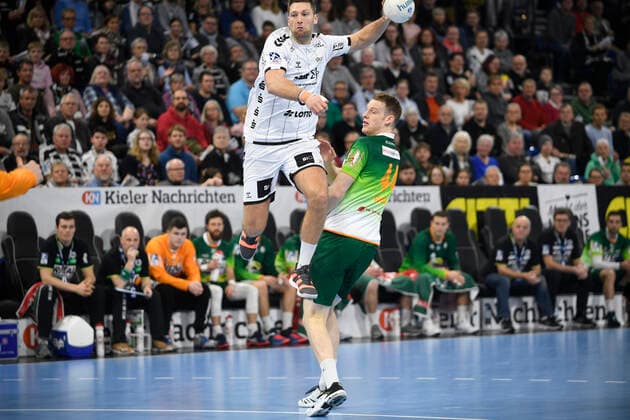 Harald Reinkind THW Kiel, 6 against Lenny Rubin Wetzlar, 44 , Handball Bundesliga, Liqui Moly HBL, Men, 18 Matchday, THW Kiel vs HSG Wetzlar, 22 12 19 Kiel Sparkassen Arena Schleswig Holstein Germany