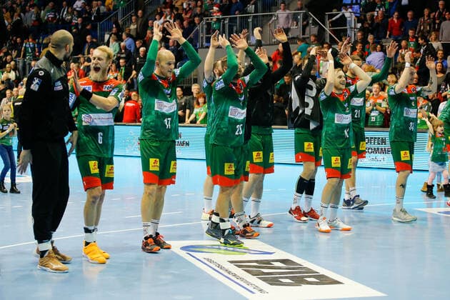 22 12 2019, xgox, Handball Liqui Moly HBL, SC Magdeburg MT Melsungen emspor, v l Magdeburg cheers for victory, cheers after the end of the game GETEC Arena
