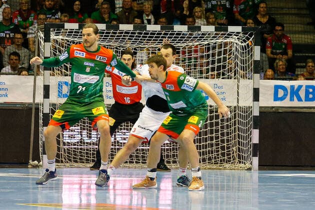 22 12 2019, xgox, Handball Liqui Moly HBL, SC Magdeburg MT Melsungen emspor, v l Erik Schmidt Magdeburg, 21 , Marino Maric MT Melsungen, 3 , Piotr Chrapkowski Magdeburg, 3 Duel, fight, tackle GETEC Arena