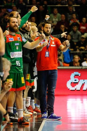 22 12 2019, xgox, Handball Liqui Moly HBL, SC Magdeburg MT Melsungen emspor, v l Bennet Wiegert Magdeburg, Coach Cheers, cheers for the goal, celebrate the goal, celebration GETEC Arena