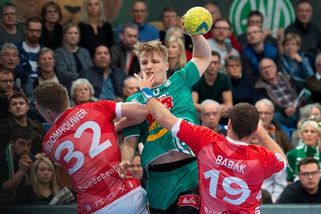 Minden, Germany 22 12 2019 1 Handball Bundesliga 2019 2020 GWD Minden vs Bergischer HC L R Jeffrey Boomhouwer Bergischer HC , Christoph Reißky Minden , Tomas Babak Bergischer HC Minden North Rhine-Westphalia Germany Kampa Halle