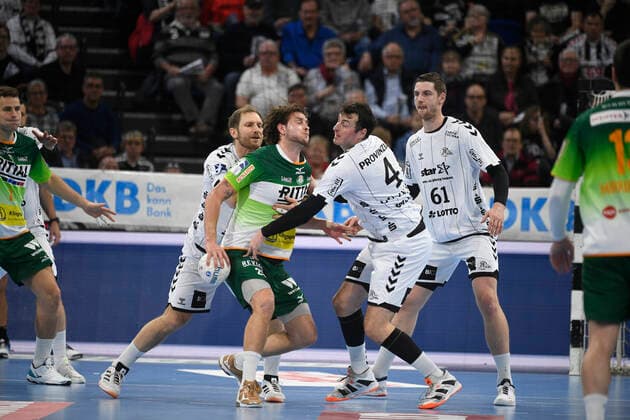 Domagoj Duvnjak THW Kiel, 4 against Olle Forsell Schefvert Wetzlar, 25 , Handball Bundesliga, Liqui Moly HBL, Men, 18 Matchday, THW Kiel vs HSG Wetzlar, 22 12 19 Kiel Sparkassen Arena Schleswig Holstein Germany