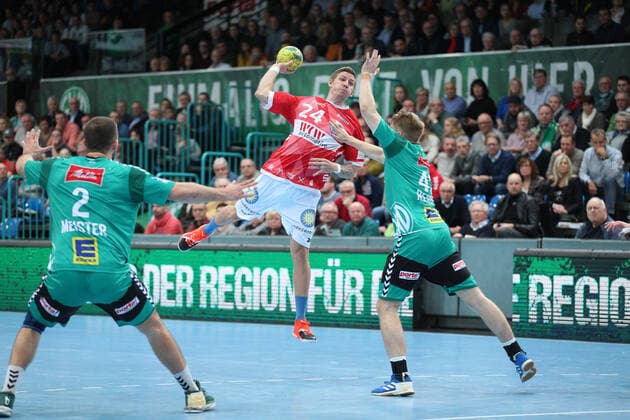 v l Magnus Gullerud TSV GWD Minden 21 , Linus Arnesson Bergischer HC 24 , Christoph Reissky TSV GWD Minden 43 GER, Handball, 1 Bundesliga, TSV GWD Minden against Bergischer HC, 22 12 2019 Minden Copyright: xStrohdiekx Eibner-Pressefotox EP_jsk