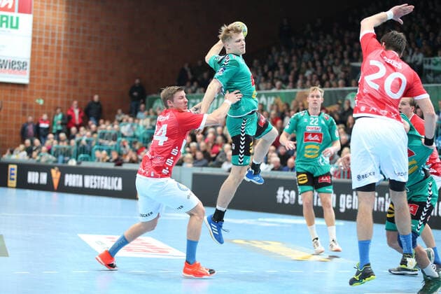 v l Linus Arnesson Bergischer HC 24 , Christoph Reissky TSV GWD Minden 43 GER, Handball, 1 Bundesliga, TSV GWD Minden vs. Bergischer HC, 22 12 2019 Minden Copyright: xStrohdiekx Eibner-Pressefotox EP_jsk