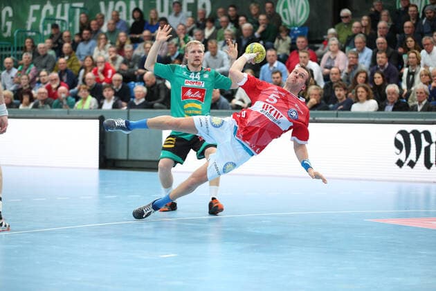 v l Kevin Gulliksen TSV GWD Minden 44 , Max Darj Bergischer HC 5 GER, Handball, 1 Bundesliga, TSV GWD Minden vs. Bergischer HC, 22 12 2019 Minden Copyright: xStrohdiekx Eibner-Pressefotox EP_jsk