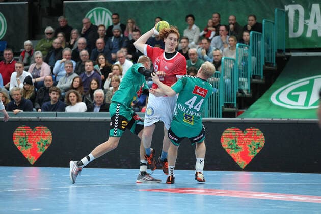 v l Christoffer Rambo TSV GWD Minden 9 , Lukas Stutzke Bergischer HC 39 , Kevin Gulliksen TSV GWD Minden 44 GER, Handball, 1 Bundesliga, TSV GWD Minden against Bergischer HC, 22 12 2019 Minden Copyright: xStrohdiekx Eibner-Pressefotox EP_jsk