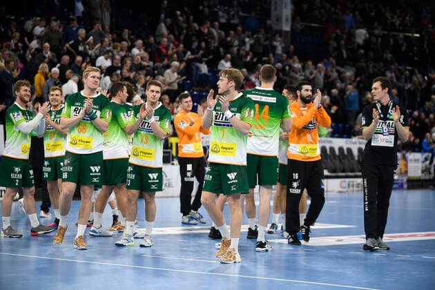 Cheering at Wetzlar after the away win in Kiel, Handball Bundesliga, Liqui Moly HBL, Men, 18 Matchday, THW Kiel vs HSG Wetzlar, 22 12 19 Kiel Sparkassen Arena Schleswig Holstein Germany