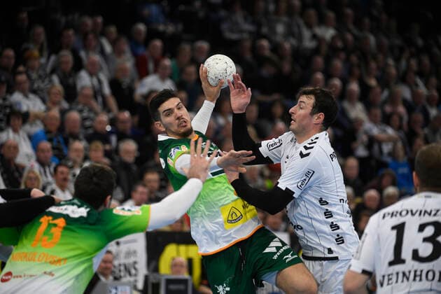 Stefan Cavor Wetzlar, 77 against Domagoj Duvnjak THW Kiel, 4 , Handball Bundesliga, Liqui Moly HBL, Men, 18 Matchday, THW Kiel vs HSG Wetzlar, 22 12 19 Kiel Sparkassen Arena Schleswig Holstein Germany