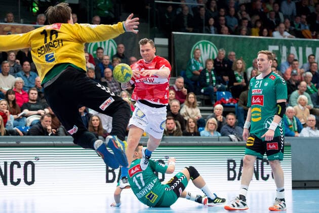 Minden, Germany 22 12 2019 1 Handball Bundesliga 2019 2020 GWD Minden vs Bergischer HC L R Malte Semisch Minden , Jeffrey Boomhouwer Bergischer HC Minden North Rhine-Westphalia Germany Kampa Halle