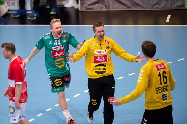Minden, Germany 22 12 2019 1 Handball Bundesliga 2019 2020 GWD Minden vs Bergischer HC Final celebration Minden , 2L R Kevin Gulliksen Minden , Espen Christensen Minden , Malte Semisch Minden Minden Minden North Rhine-Westphalia Germany Kampa Halle