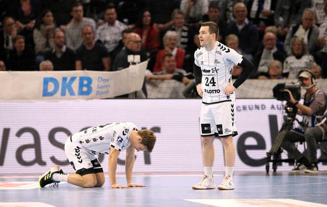 Photo Loser faces near Kiel, here Rune Dahmke devastated, and right Miha Zarabec Kiel Handball Men 1 Bundesliga am So 22 12 2019 THW Kiel HSG Wetzlar 20 27
