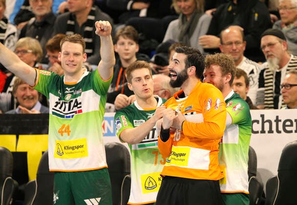 Photo Victory celebration with the players of Wetzlar here Goalkeeper Anadin Suljakovic with Viggo Kristjansson and right Alexander FELD Handball Men 1 Bundesliga am So 22 12 2019 THW Kiel HSG Wetzlar 20 27